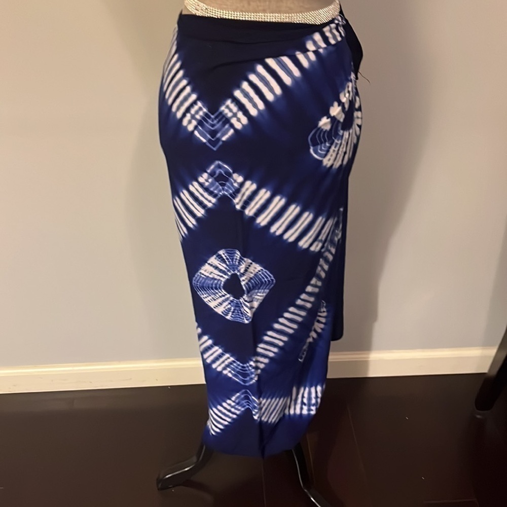 Tie Dye Sarong.  Blue and white with fringe on sides. - Picture 2 of 5
